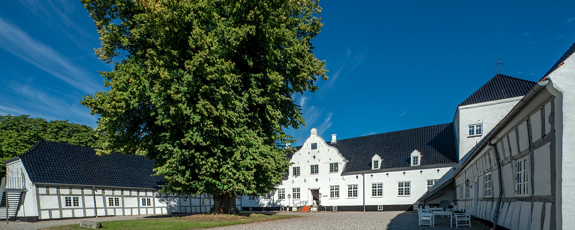 Vrå Slotshotel